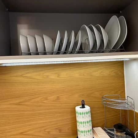 Warm And Modern Brand New Apartment Пирея Екстериор снимка