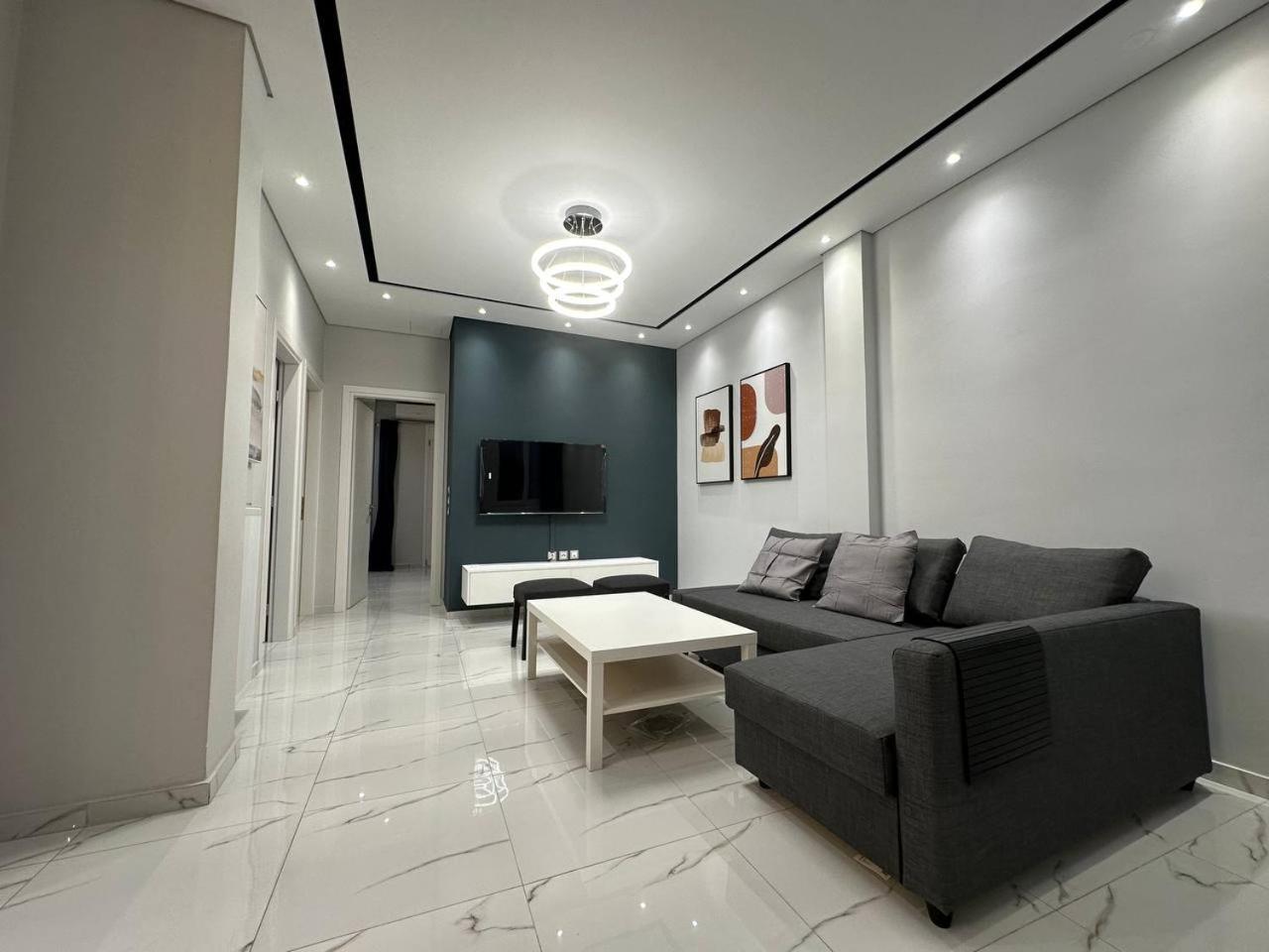 Warm And Modern Brand New Apartment Пирея Екстериор снимка