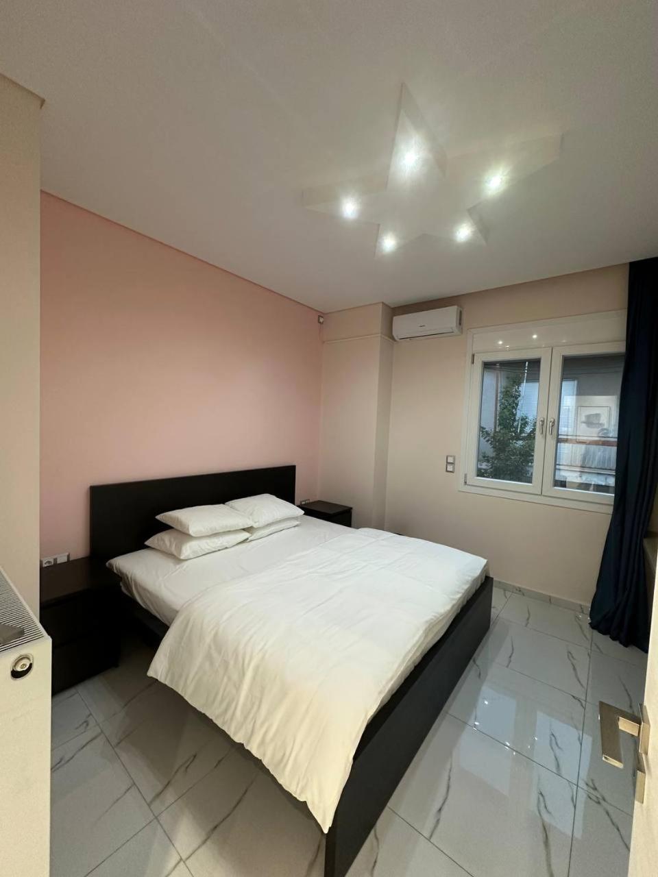 Warm And Modern Brand New Apartment Пирея Екстериор снимка