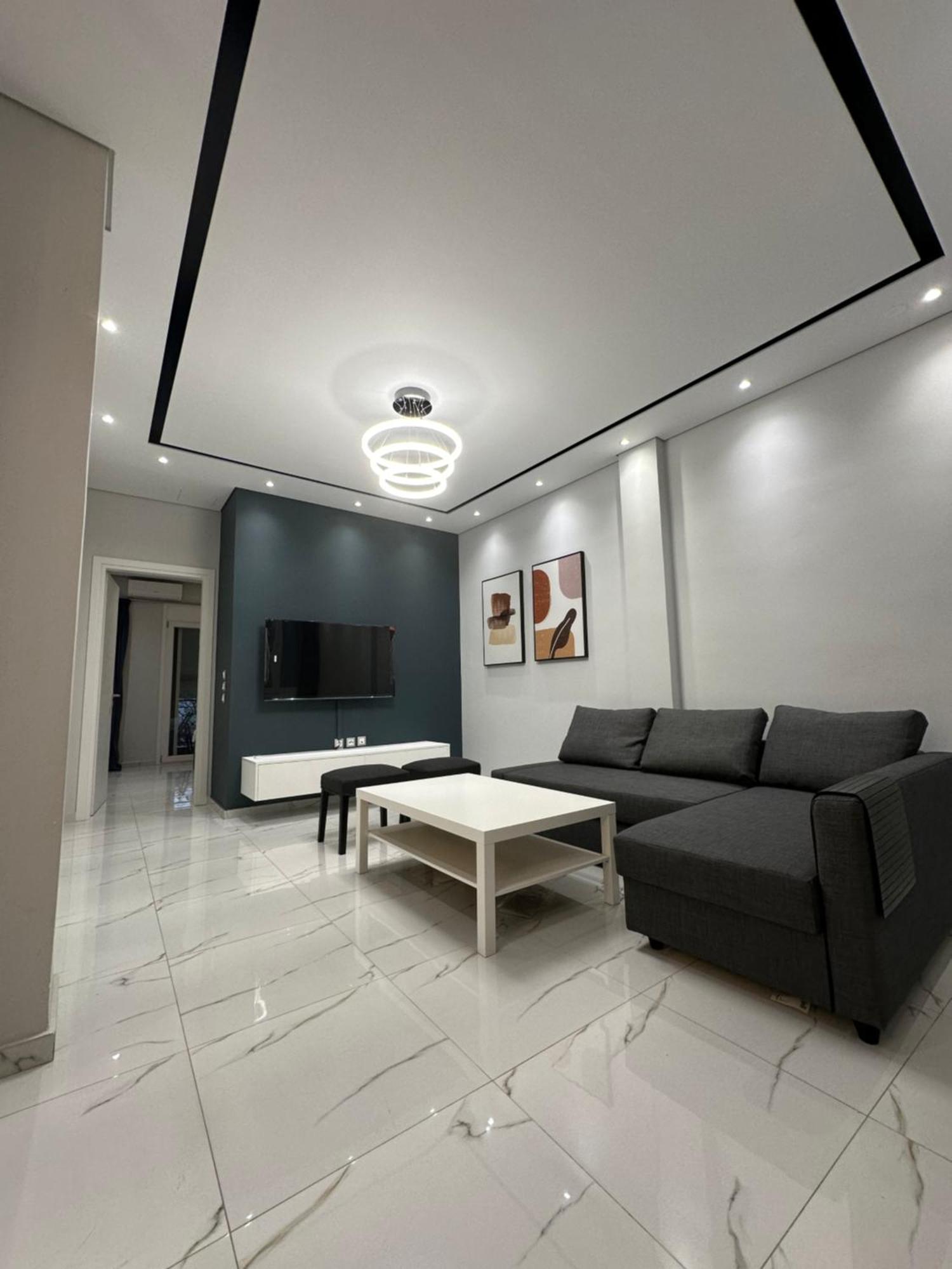 Warm And Modern Brand New Apartment Пирея Екстериор снимка