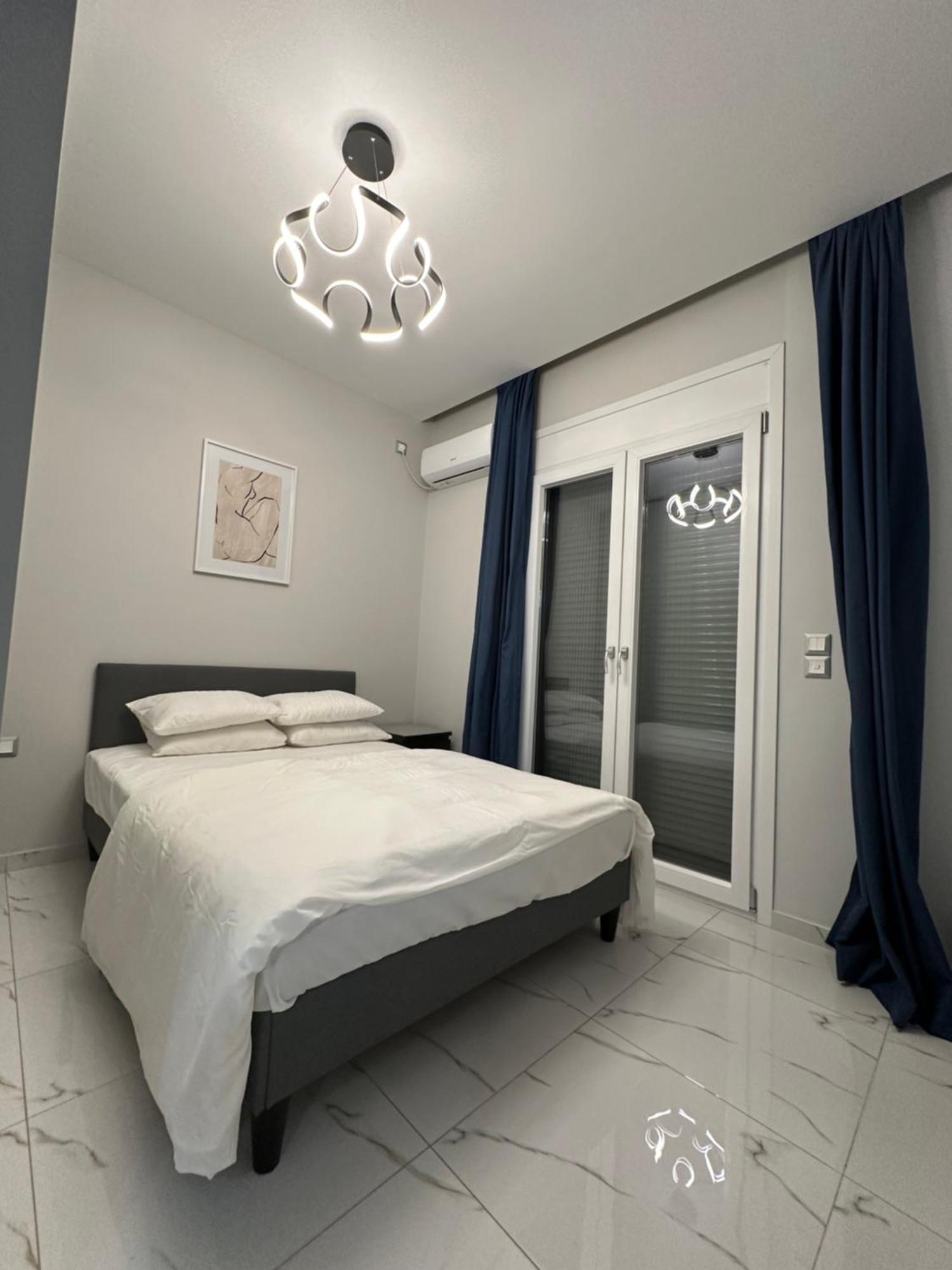 Warm And Modern Brand New Apartment Пирея Екстериор снимка