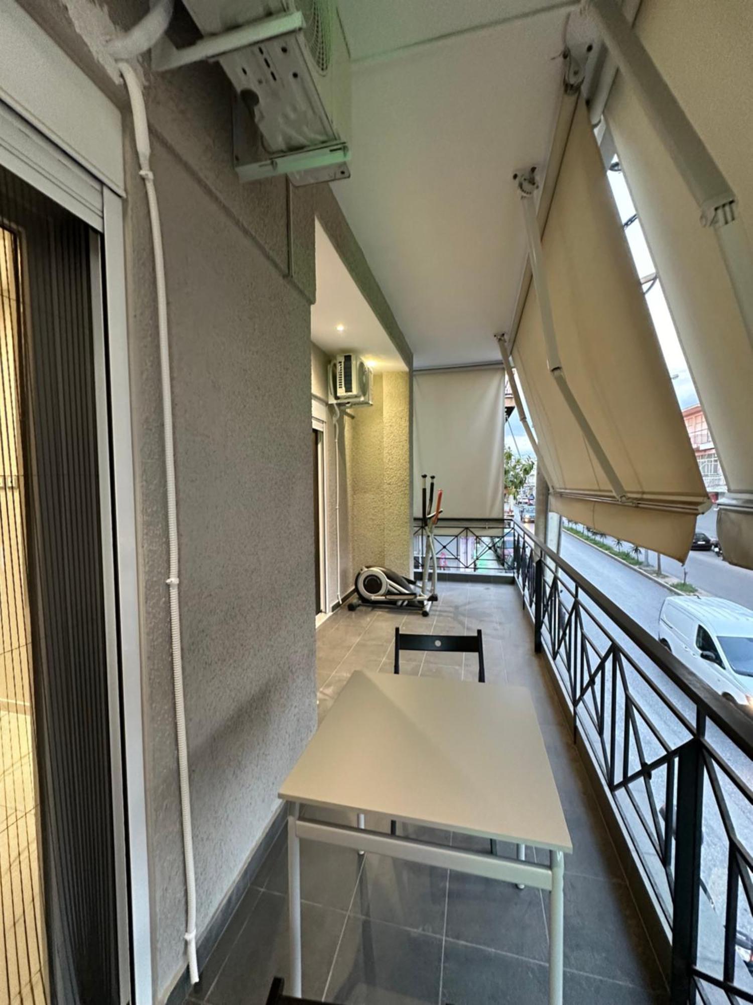 Warm And Modern Brand New Apartment Пирея Екстериор снимка